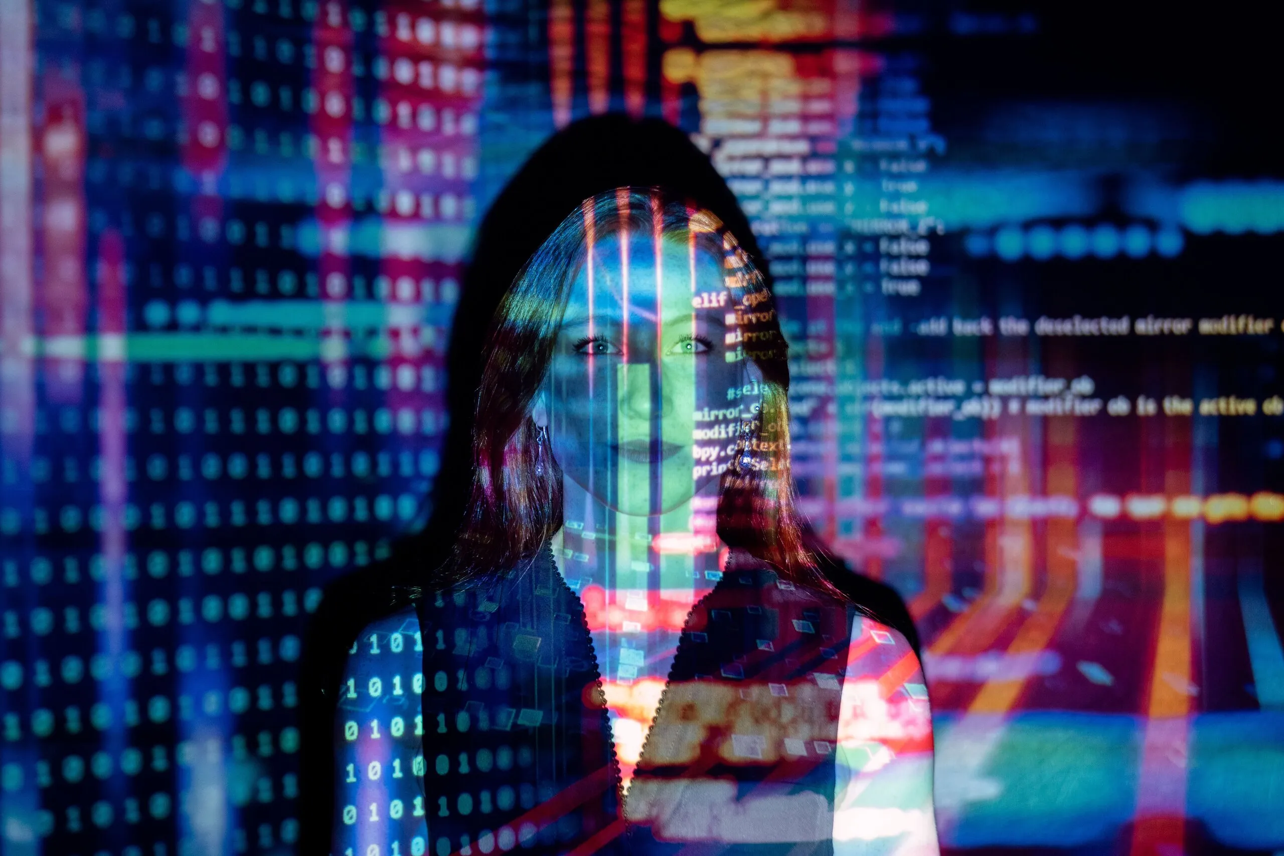 Een ontwikkelaar werkt aan software waarin acties en gebeurtenissen zorgvuldig worden vastgelegd.