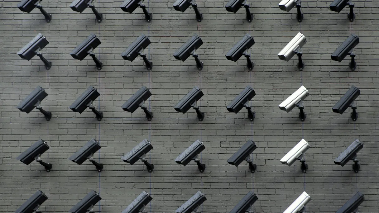 A security camera as a symbol of camera management, alerts and incident registration in a customer portal.