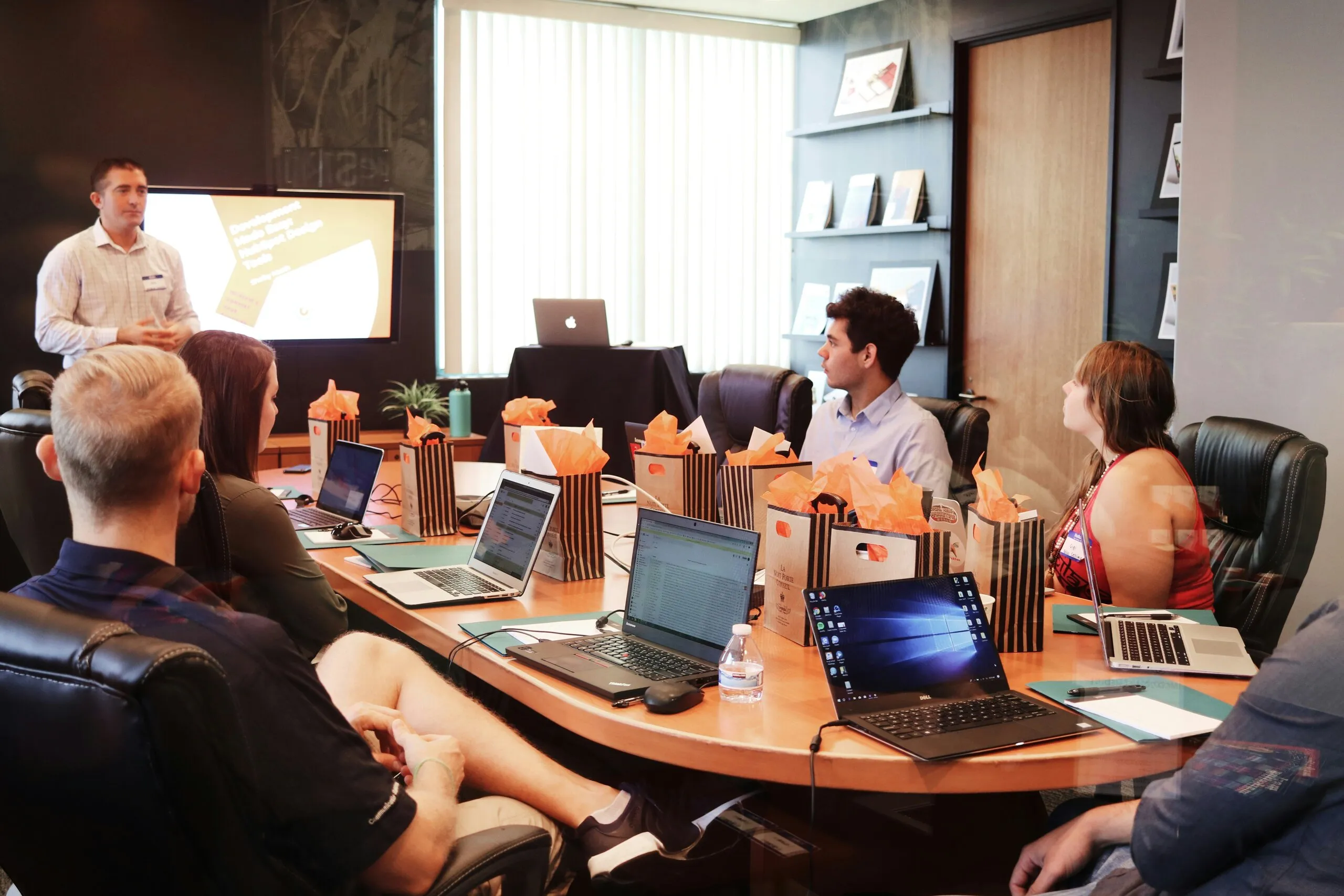 A team works together on priorities for a first software version at a whiteboard.