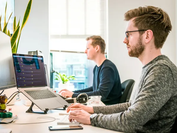 Selfservice klantportaal bouwen: functies die handwerk verminderen